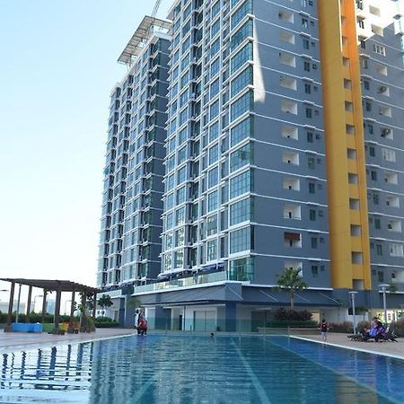 Vista Alam Roomstay Homestay Shah Alam Esterno foto