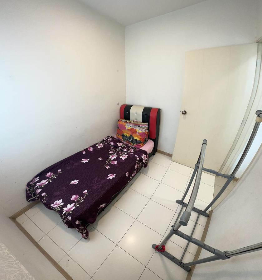 Vista Alam Roomstay Homestay Shah Alam Esterno foto