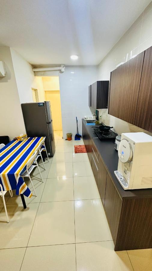 Vista Alam Roomstay Homestay Shah Alam Esterno foto