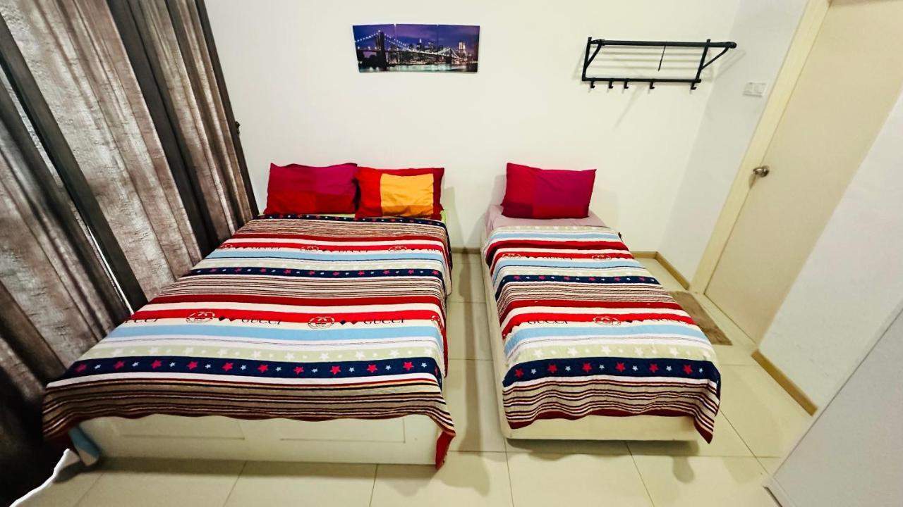 Vista Alam Roomstay Homestay Shah Alam Esterno foto