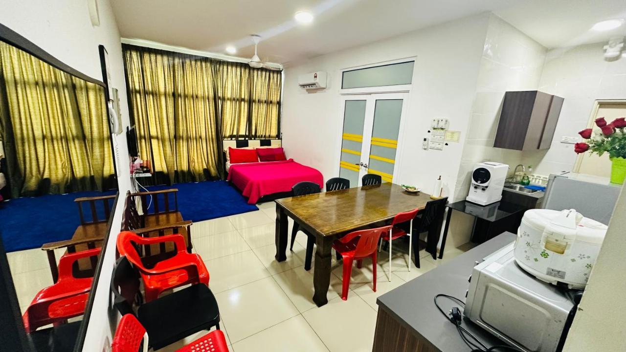 Vista Alam Roomstay Homestay Shah Alam Esterno foto