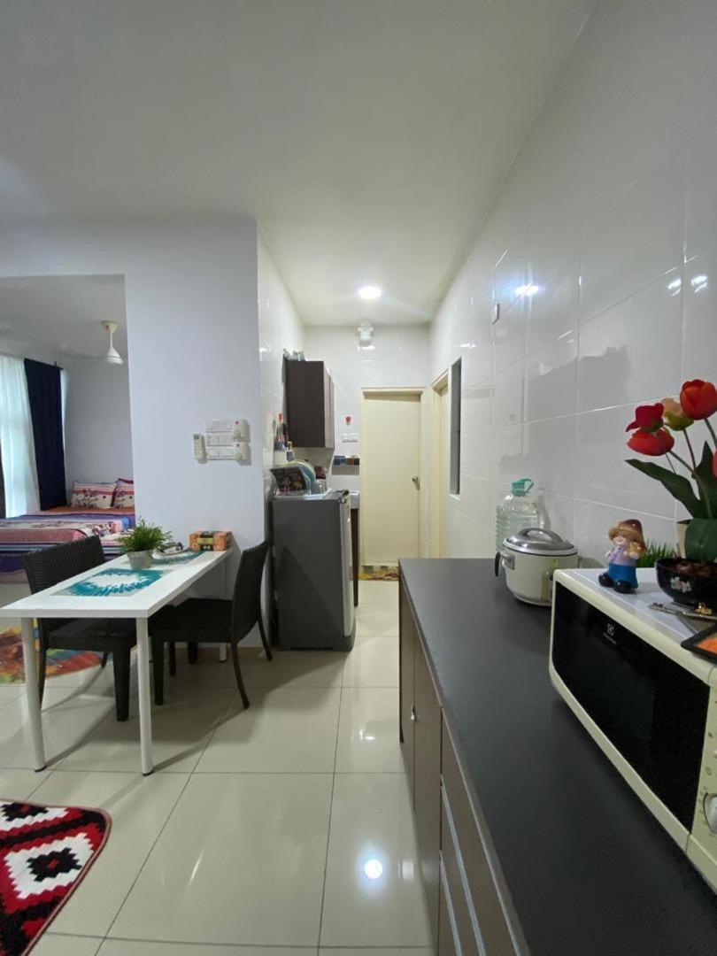 Vista Alam Roomstay Homestay Shah Alam Esterno foto