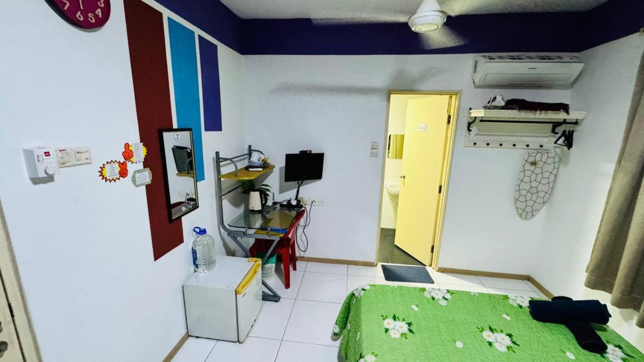Vista Alam Roomstay Homestay Shah Alam Esterno foto