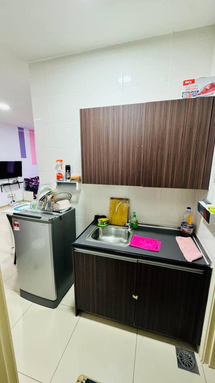 Vista Alam Roomstay Homestay Shah Alam Esterno foto