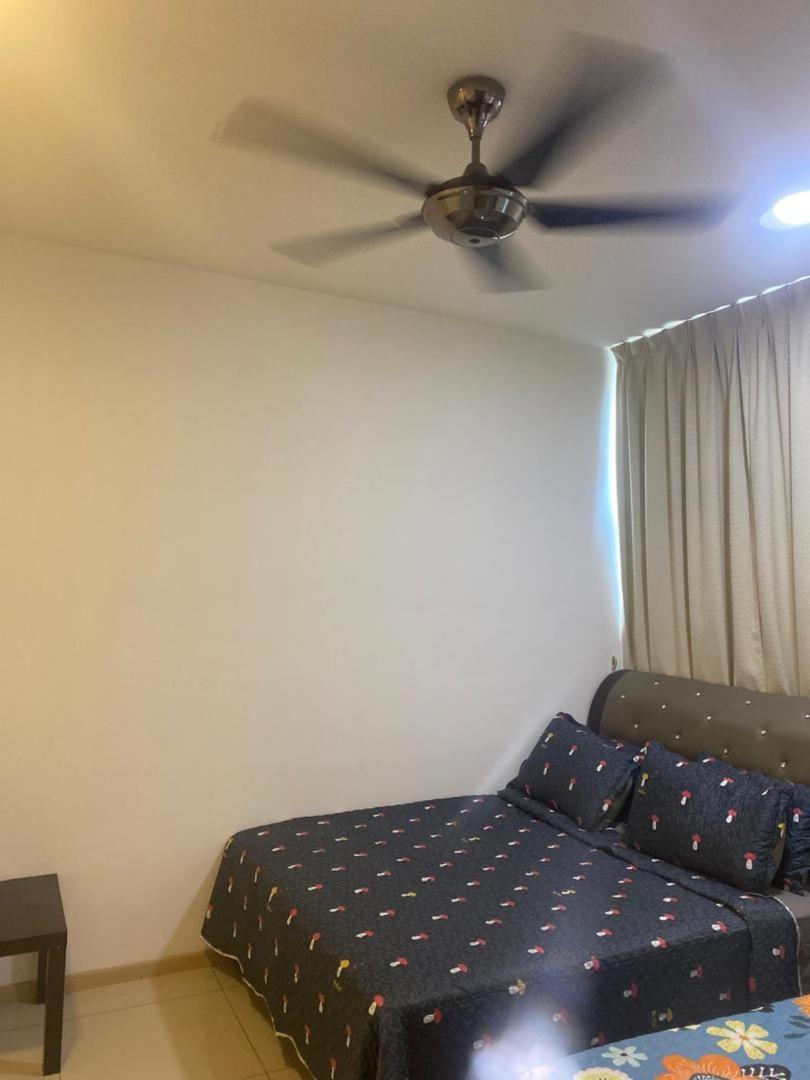 Vista Alam Roomstay Homestay Shah Alam Esterno foto