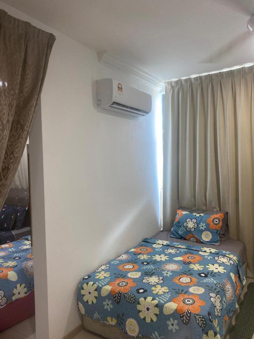 Vista Alam Roomstay Homestay Shah Alam Esterno foto