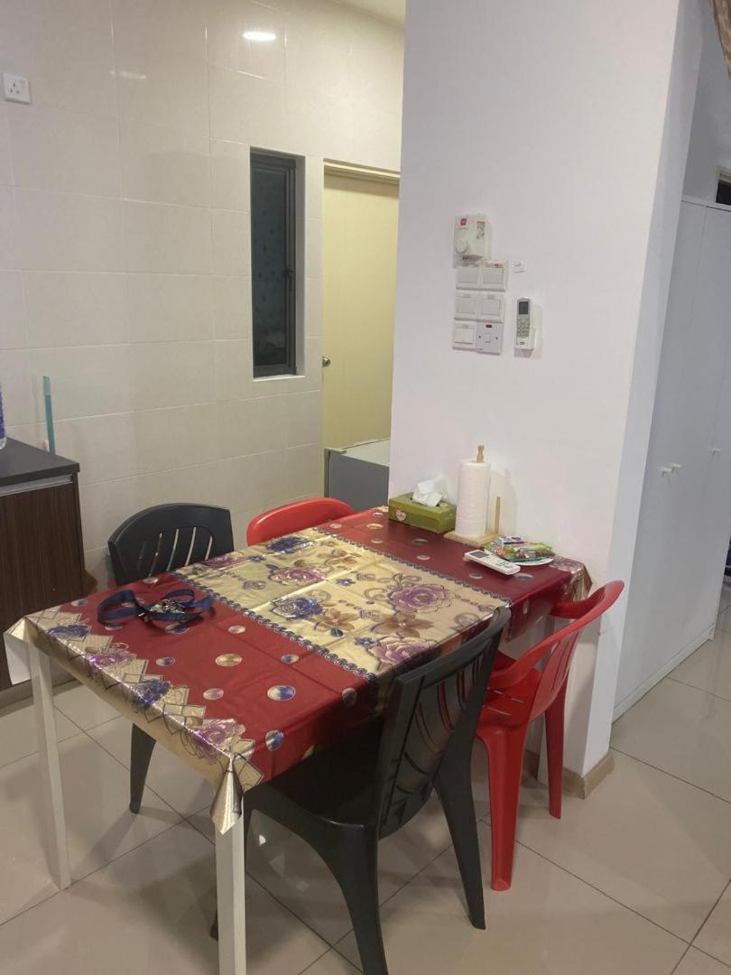 Vista Alam Roomstay Homestay Shah Alam Esterno foto