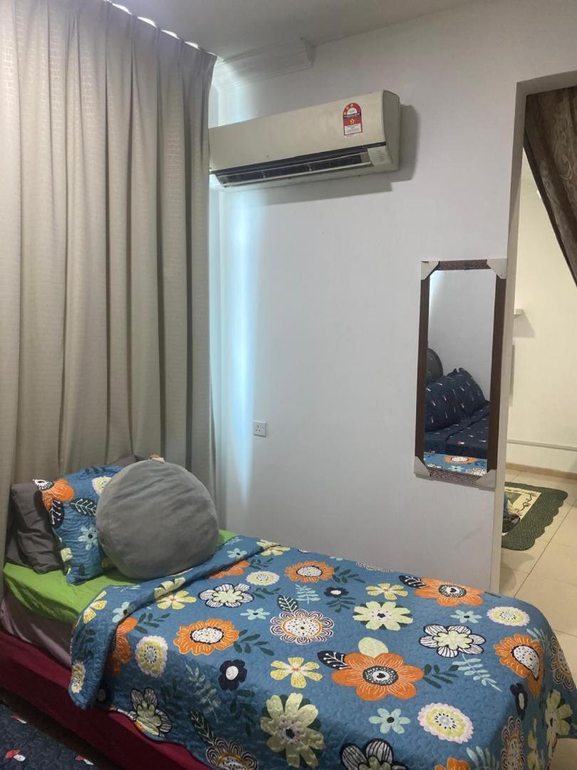 Vista Alam Roomstay Homestay Shah Alam Esterno foto