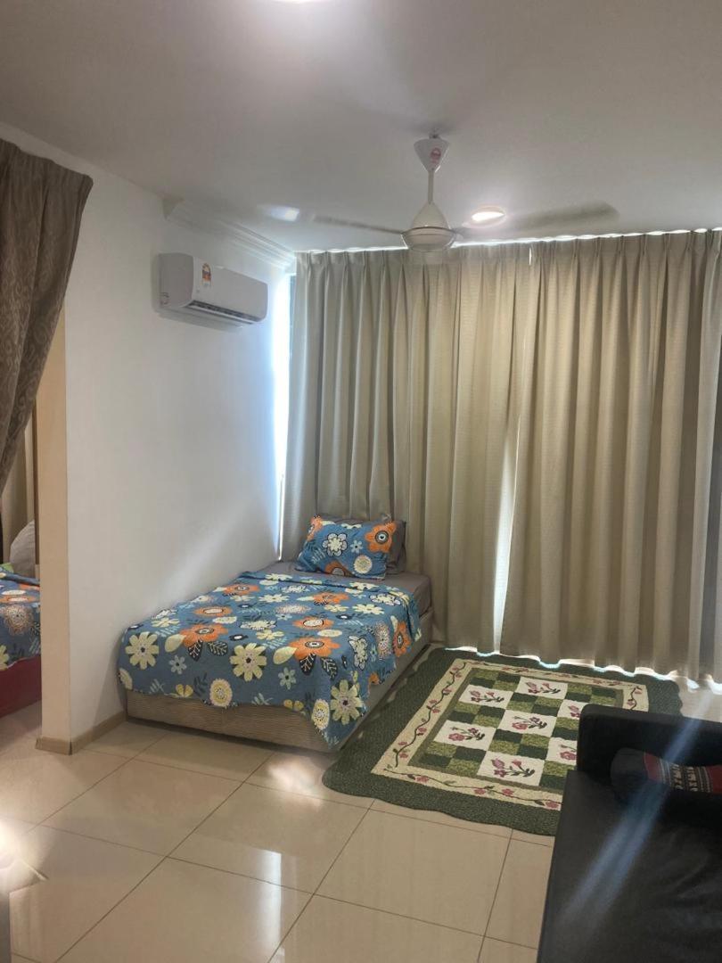 Vista Alam Roomstay Homestay Shah Alam Esterno foto