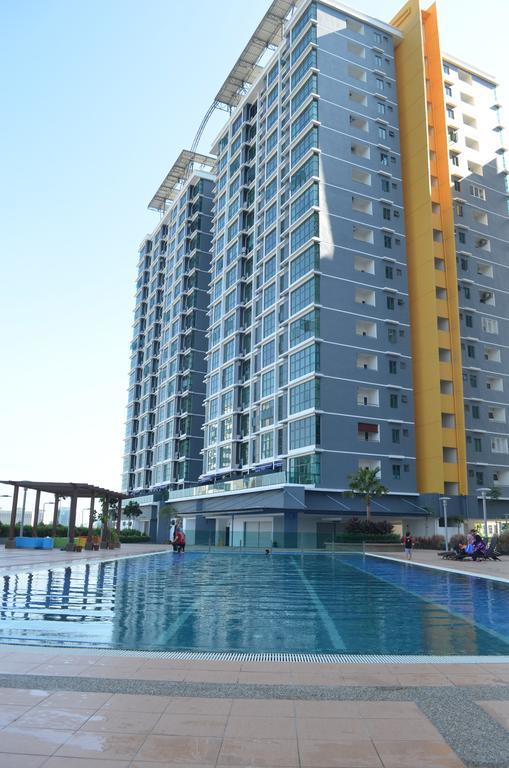 Vista Alam Roomstay Homestay Shah Alam Esterno foto