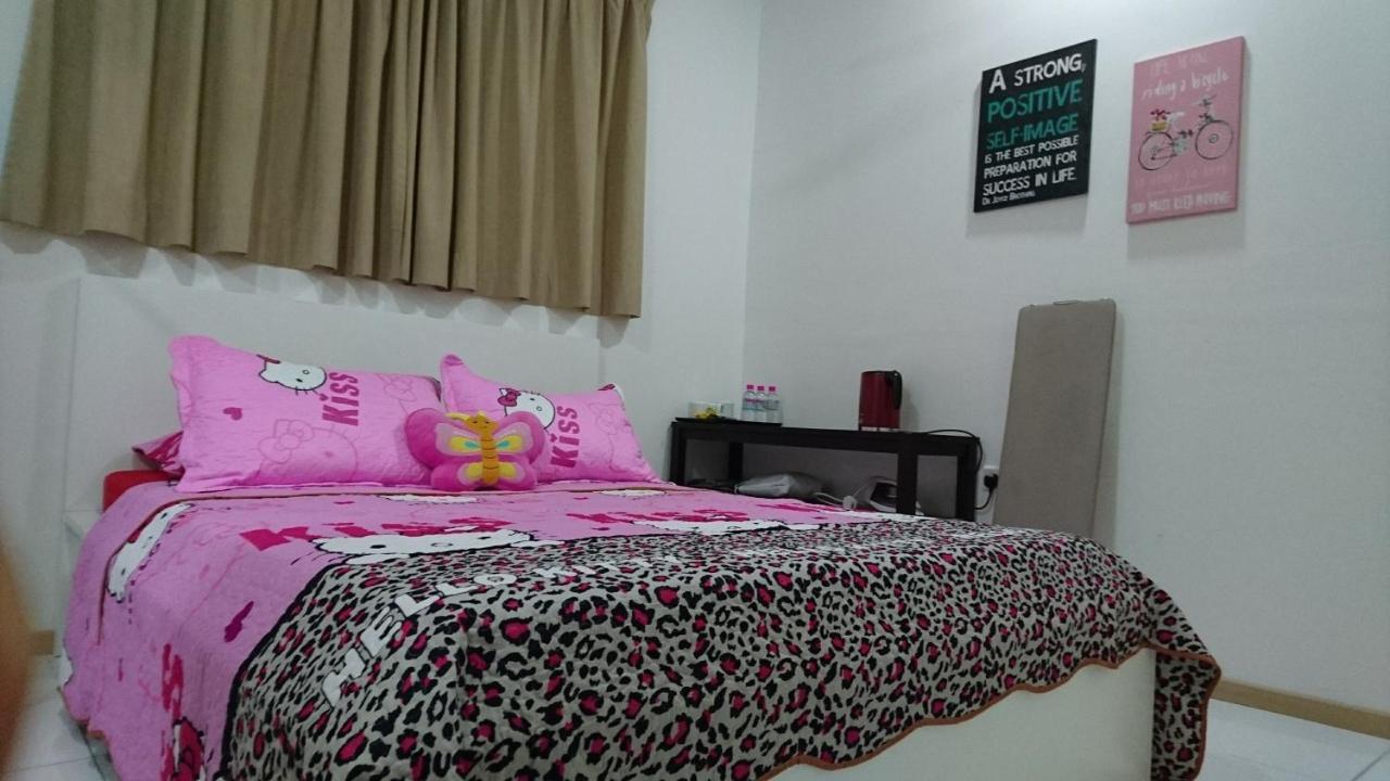 Vista Alam Roomstay Homestay Shah Alam Esterno foto