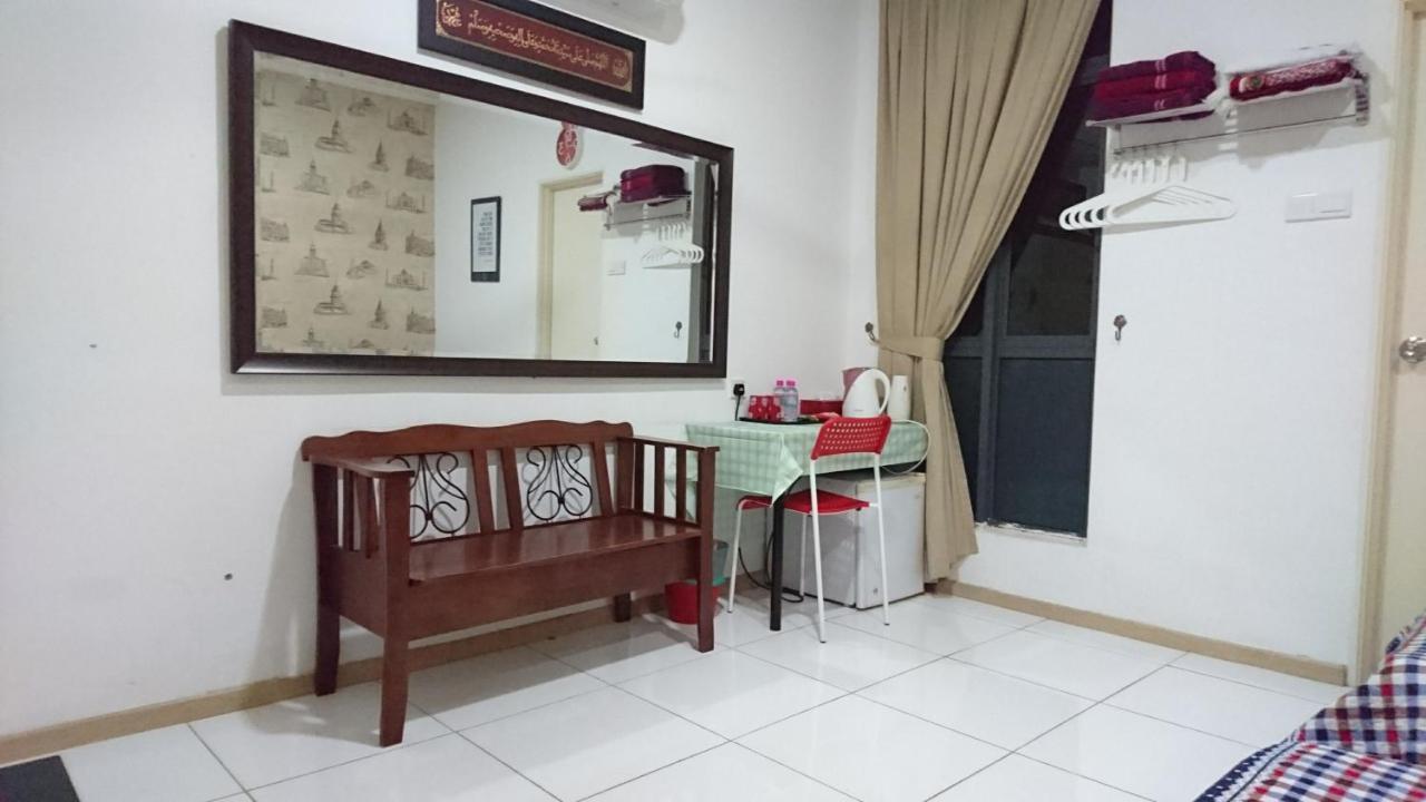 Vista Alam Roomstay Homestay Shah Alam Esterno foto