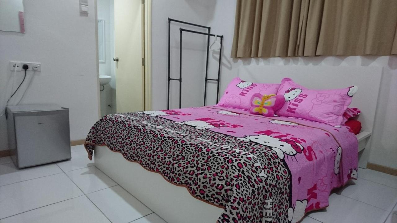 Vista Alam Roomstay Homestay Shah Alam Esterno foto
