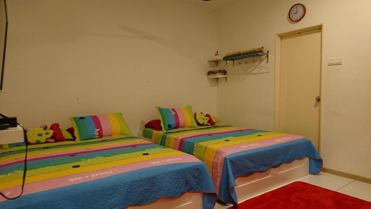 Vista Alam Roomstay Homestay Shah Alam Esterno foto