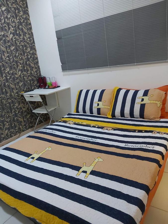 Vista Alam Roomstay Homestay Shah Alam Esterno foto
